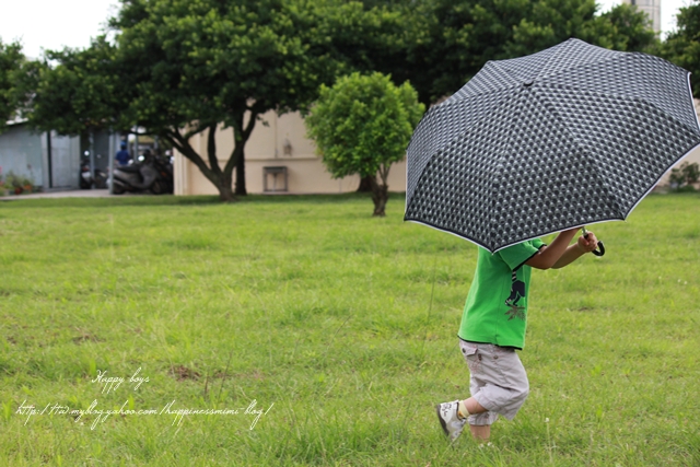 6月。空軍基地 6月。空軍基地