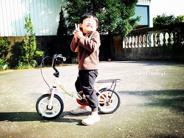 2月。我會騎腳踏車了 2月。我會騎腳踏車了