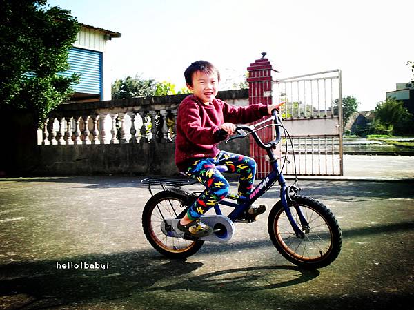 2月。我會騎腳踏車了