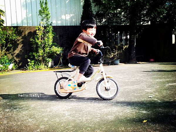 2月。我會騎腳踏車了 2月。我會騎腳踏車了