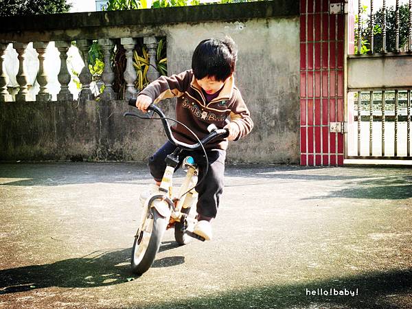 2月。我會騎腳踏車了 2月。我會騎腳踏車了
