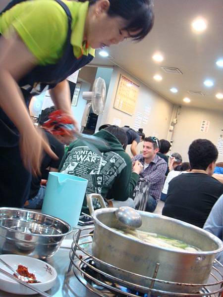 專業大嬸剪雞中