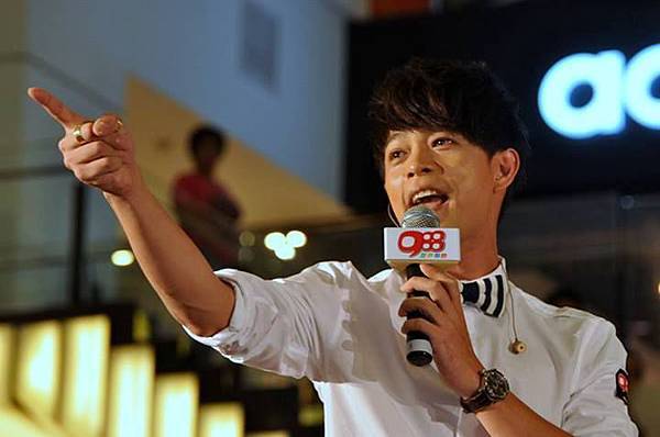 1012821_609427372408458_830544983_n