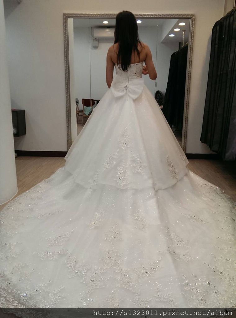 【伊頓自助婚紗工作室挑選禮服】禮服出租推薦 【伊頓自助婚紗工作室挑選禮服】禮服出租推薦