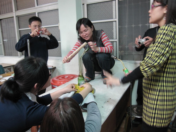 拉長中 拉長中