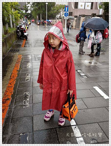 梅雨季穿上可愛 MIT 好東西 BrightDay/暉晉-風雨衣連身式 日系印花兒童款雨衣 揮去梅雨季的濕答答