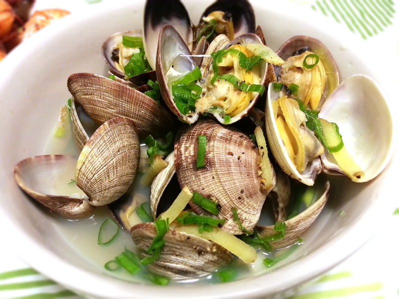 Asari no Sakamushi (Sake-Steamed Clams)