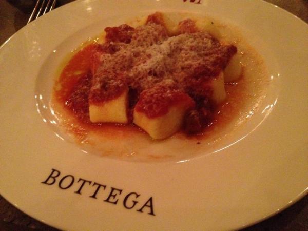 Ricotta Gnocchi Salsa di pomodoro della nonna, pecorino