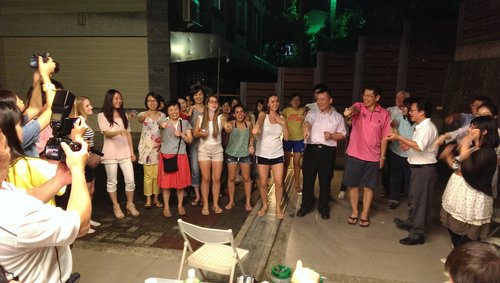 獅子會員接待歐亞YE交換學生 把愛傳出去 玫瑰鹽燈陳淑芬嘉義報導 獅子會員接待歐亞YE交換學生 把愛傳出去 玫瑰鹽燈陳淑芬嘉義報導