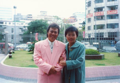 玫瑰鹽燈陳淑芬與就在今夜金智娟(娃娃)的媽媽談張菲的平安夜 鹽光精神 玫瑰鹽燈陳淑芬與就在今夜金智娟(娃娃)的媽媽談張菲的平安夜 鹽光精神