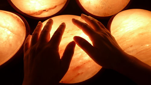 飛碟鹽燈溫暖手腳 孝敬長輩身體健康 溫暖幸福 身心健康五戒 飛碟鹽燈溫暖手腳 孝敬長輩身體健康 溫暖幸福 身心健康五戒