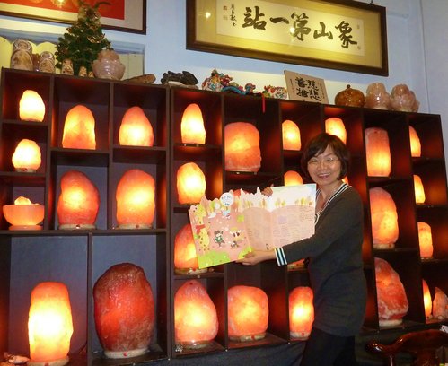 鹽燈之愛 交大學生給玫瑰鹽燈陳淑芬的謝卡 溫馨有感 鹽燈之愛 交大學生給玫瑰鹽燈陳淑芬的謝卡 溫馨有感