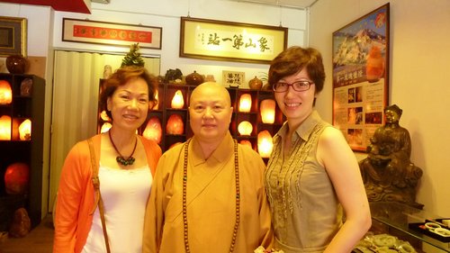 鹽燈奇緣 前華航空姐與寶源寺常露上人象山第一站相逢 鹽燈奇緣 前華航空姐與寶源寺常露上人象山第一站相逢