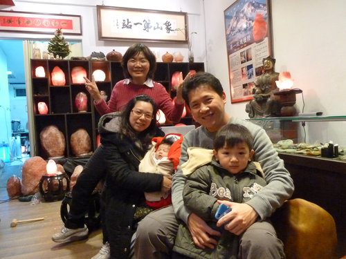 鹽燈寶寶回娘家 幸福百分百