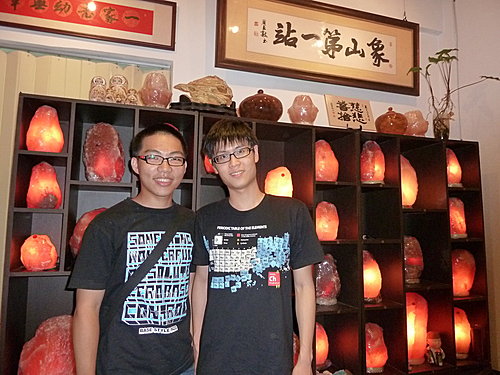 鹽燈之子與台藝創辦人蔡清忠之子 鹽燈之子與台藝創辦人蔡清忠之子