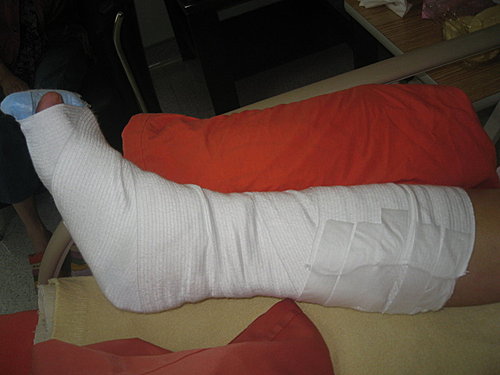 李靜美斷腿 唸無量義經消災 玫瑰鹽燈祝福 李靜美斷腿 唸無量義經消災 玫瑰鹽燈祝福