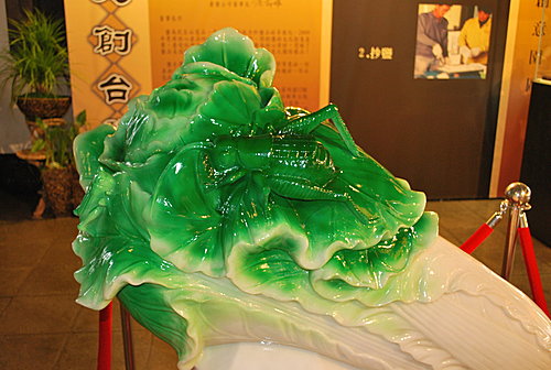 台鹽翠玉白菜鹽雕與玫瑰鹽燈 延年益壽 台鹽翠玉白菜鹽雕與玫瑰鹽燈 延年益壽