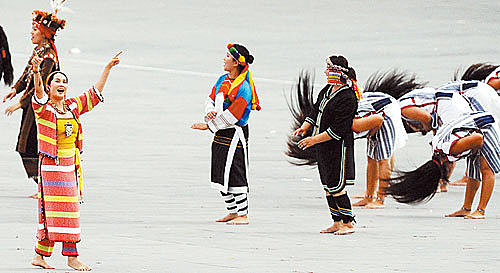 高金素梅與雲南台辦主任岩莊 高金素梅與雲南台辦主任岩莊