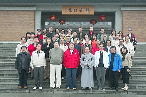 果東法師與東森人 在法鼓山觀音殿 果東法師與東森人 在法鼓山觀音殿