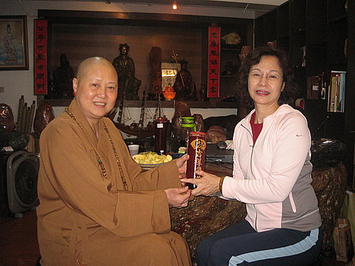 慈龍寺常露上人表揚雲頂地主謝寶珠  捐助慈明高中與寶源寺