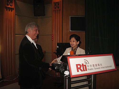 外交部長夫人與新象總監許博允 外交部長夫人與新象總監許博允