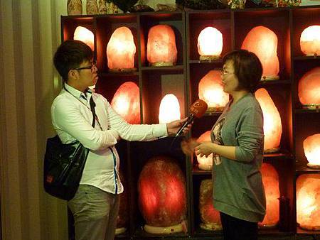 台視新聞訪問陳淑芬 鹽燈 象山第一站 喜馬拉雅山玫瑰鹽燈專賣店 台視新聞訪問陳淑芬 鹽燈 象山第一站 喜馬拉雅山玫瑰鹽燈專賣店