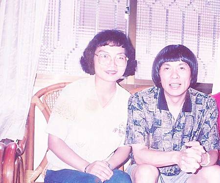 豬哥亮對謝金燕的父愛 玫瑰鹽燈淑芬在南投慈善宮報導 豬哥亮對謝金燕的父愛 玫瑰鹽燈淑芬在南投慈善宮報導