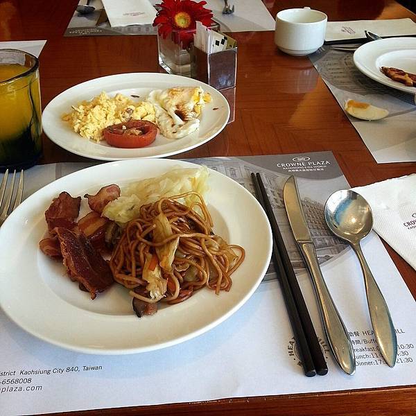 979889_559314500788002_1913350958_o