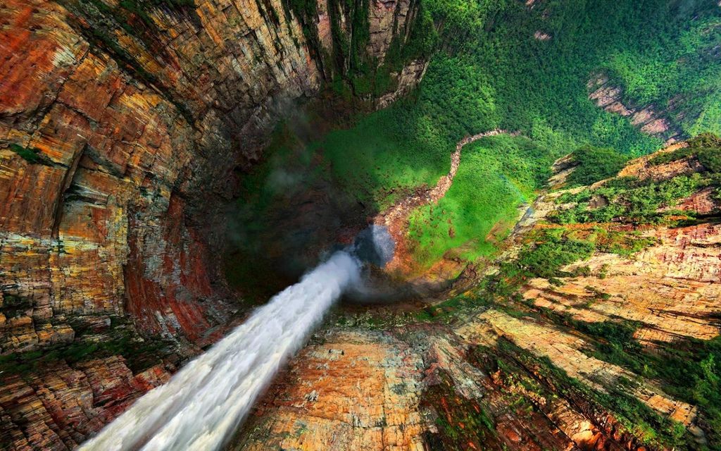 委內瑞拉青龍瀑布俯瞰照(Dragon Falls, Venezuela)