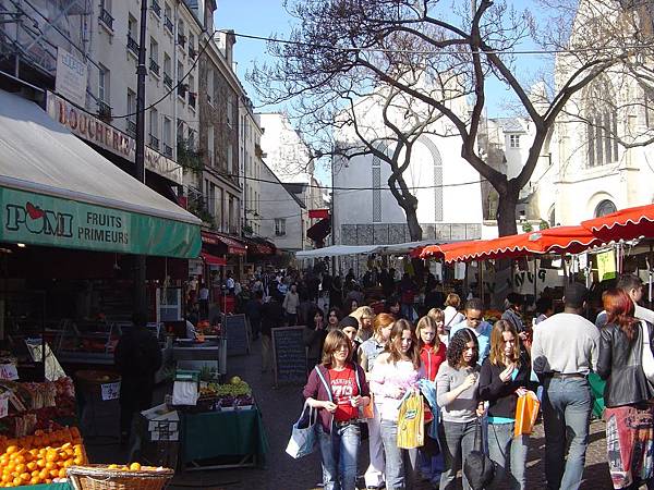 Street_market_rue_Mouffetard_St_Medard_dsc00727.jpg Street_market_rue_Mouffetard_St_Medard_dsc00727.jpg