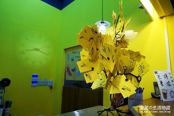 [高雄 - 鼓山] 香蕉與巧克力完美結合．再次愛上早午餐 ✗ 鯊魚咬土司(高雄美術館店)