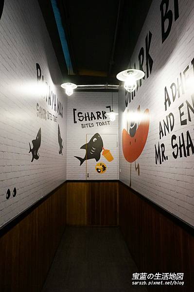 [高雄 - 鼓山] 香蕉與巧克力完美結合．再次愛上早午餐 ✗ 鯊魚咬土司(高雄美術館店)