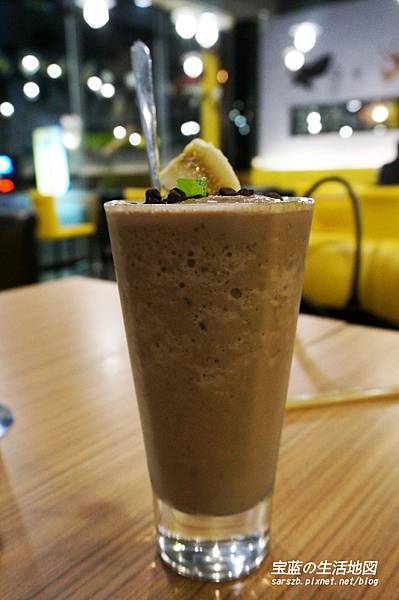 [高雄 - 鼓山] 香蕉與巧克力完美結合．再次愛上早午餐 ✗ 鯊魚咬土司(高雄美術館店)