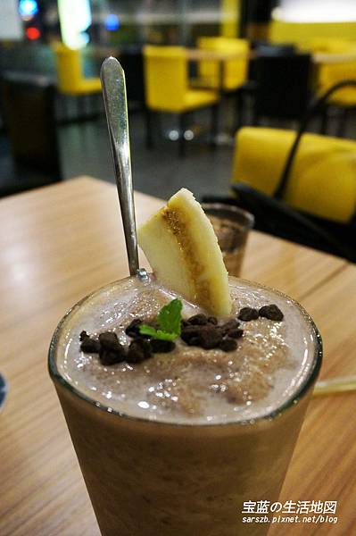 [高雄 - 鼓山] 香蕉與巧克力完美結合．再次愛上早午餐 ✗ 鯊魚咬土司(高雄美術館店)