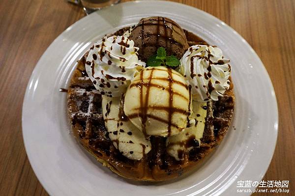 [高雄 - 鼓山] 香蕉與巧克力完美結合．再次愛上早午餐 ✗ 鯊魚咬土司(高雄美術館店)