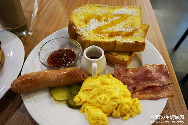 [高雄 - 鼓山] 香蕉與巧克力完美結合．再次愛上早午餐 ✗ 鯊魚咬土司(高雄美術館店)