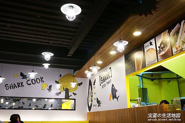 [高雄 - 鼓山] 香蕉與巧克力完美結合．再次愛上早午餐 ✗ 鯊魚咬土司(高雄美術館店)