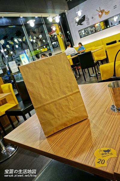 [高雄 - 鼓山] 香蕉與巧克力完美結合．再次愛上早午餐 ✗ 鯊魚咬土司(高雄美術館店)