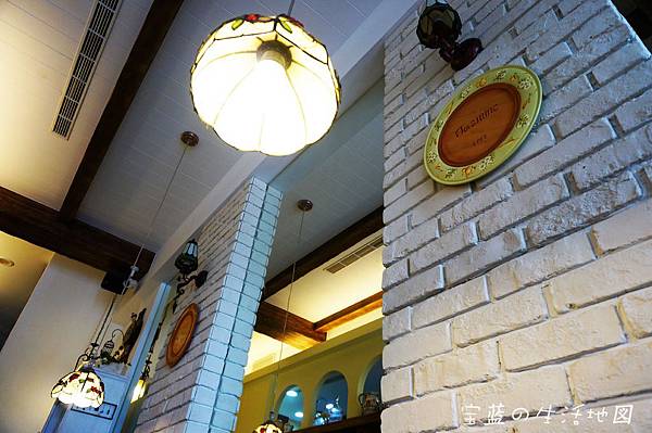 [高雄 - 新興] 重質選擇性偏少．很有外拍氣氛小店 ✗ 茉莉輕食咖啡