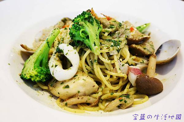 [高雄 - 新興] 重質選擇性偏少．很有外拍氣氛小店 ✗ 茉莉輕食咖啡