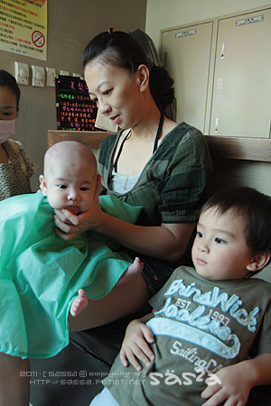 小柚子從小就學習等女生打扮 小柚子從小就學習等女生打扮
