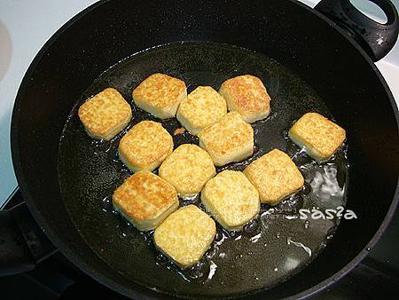 煎至金黃色 煎至金黃色