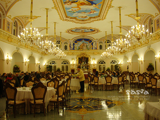 好像在皇宮裡用餐阿,好氣派 好像在皇宮裡用餐阿,好氣派