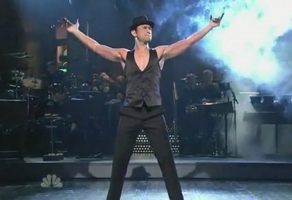 Joseph-Gordon-Levitt-as-Magic-Mike-on-SNL