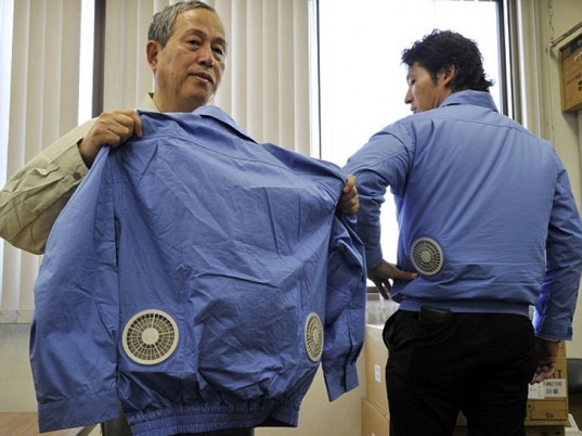 japan-air-conditioner-jacket-1-537x402.jpg