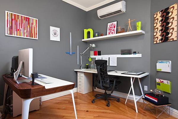 071811_nickoffice2.jpg
