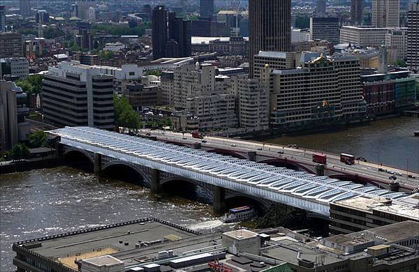 Worlds-Largest-Solar-Bridge-Crosses-The-River-Thames-3.jpg Worlds-Largest-Solar-Bridge-Crosses-The-River-Thames-3.jpg