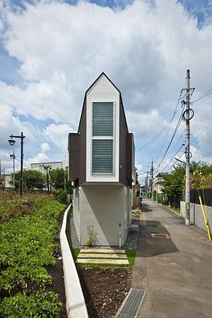 1318968344-03east-elevation-666x1000.jpg