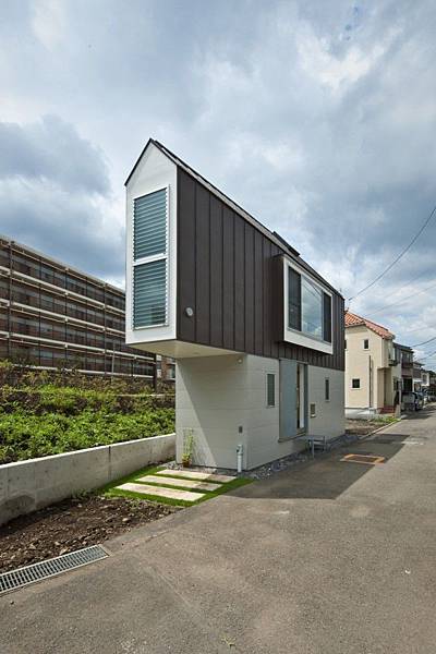 1318968426-05exterior-view-666x1000.jpg