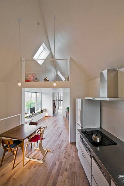 1318968522-10view-from-kitchen-664x1000.jpg